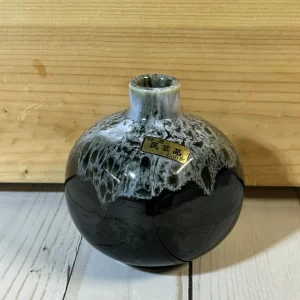 Kutani Ware Japanese Single Flower Vase excellent condition with sticker