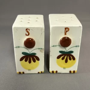 Vintage Mid Century Salt Pepper Shaker Set Ceramic Hand-painted w/ Knobs Fruit