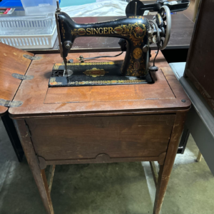 1900s Singer Sewing Machine Cast Iron with Table