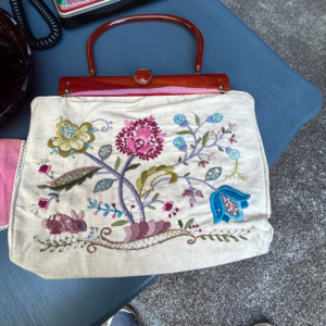 1950s Floral Crewel Purse, 50s Embroidered Flower Purse, Bakelite Purse, 1950s